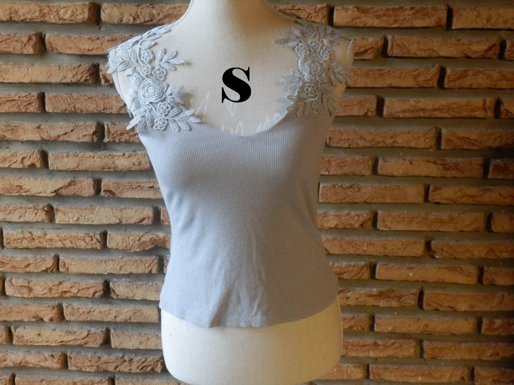 (120)- top femme t.S gris - chic me -, Ophalen of Verzenden, Zo goed als nieuw, Grijs, Chic me