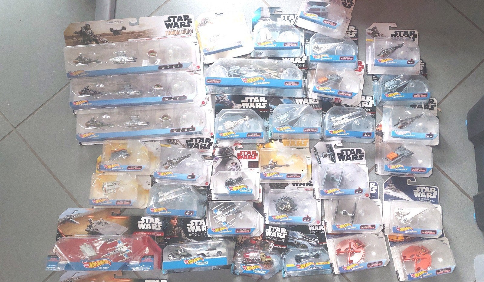 Méga lot hotwheels Star Wars en liquidation - 32 pc + excl, Neuf, Enlèvement ou Envoi, Info@hasbro.com, Hasbro