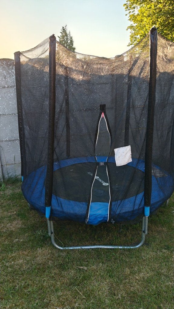 Trampoline 180 cm, Enfants & Bébés, Jouets | Extérieur | Trampolines, Enlèvement, Utilisé