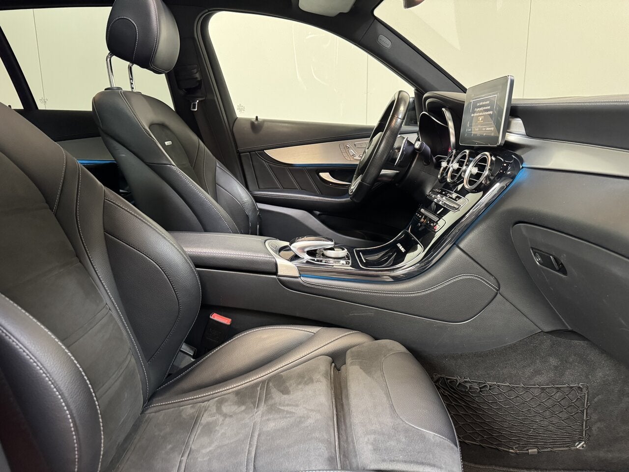 Mercedes-Benz GLC 63 AMG 4Matic Lichte Vracht - Airmatic DC, 0 kg, Argent ou Gris, Achat, https://public.car-pass.be/vhr/3def0b80-3115-4a7f-a937-cf5066dc61b4