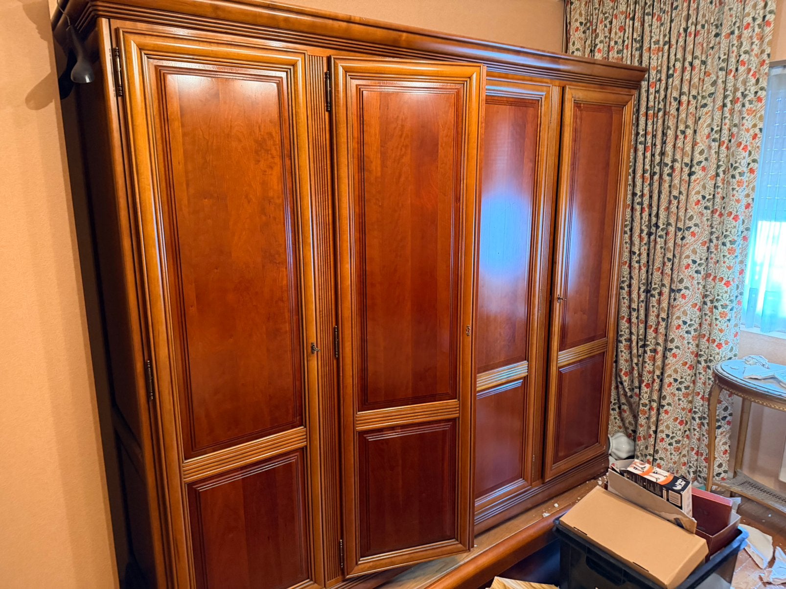 Mooie slaapkamer - kleerkast - bed - nachtkastje ( Gent ), Huis en Inrichting, Ophalen, Zo goed als nieuw