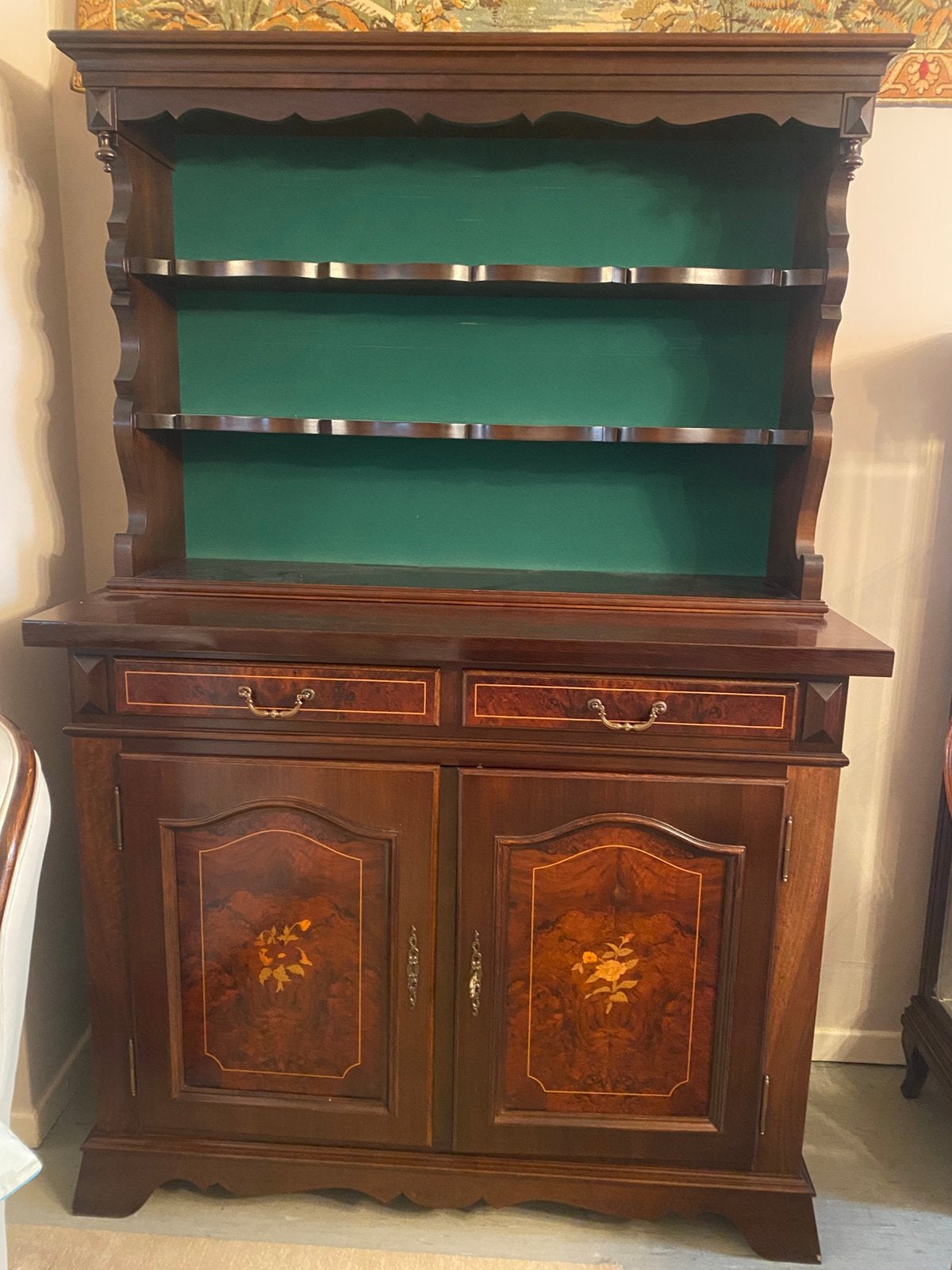 Klassieke houten buffetkast met bordenrek, Ophalen