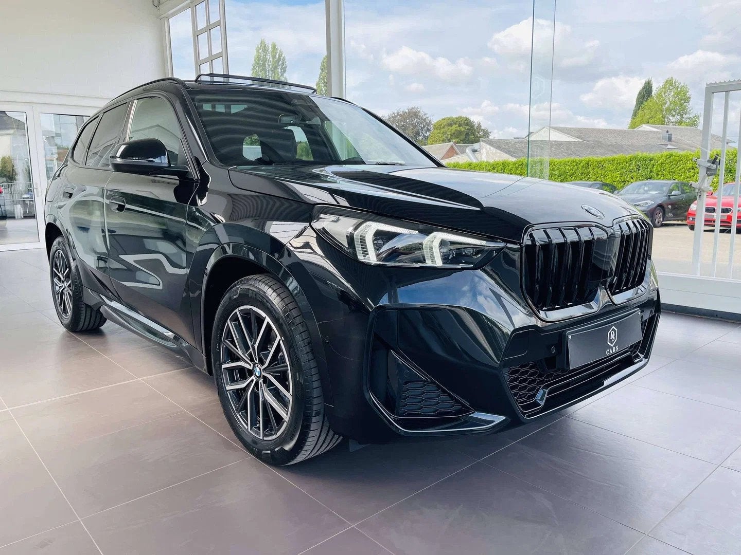 BMW X1 1.5iA sDrive18 * GARANTIE + TOIT PANO + PACK M + LED, Autos, Achat, Entreprise, 5 portes, 5 places