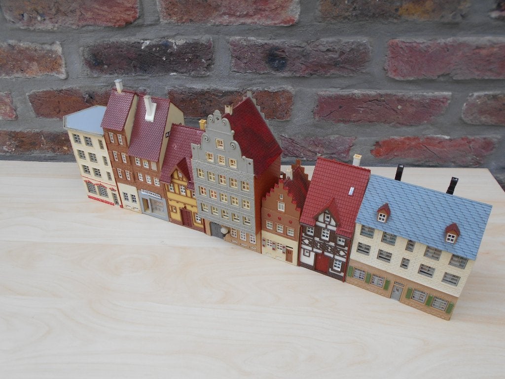 straat met 7 stuks mooie stadshuisjes H0 1:87 faller vollmer, Hobby en Vrije tijd, Ophalen of Verzenden, Zo goed als nieuw, Brug, Tunnel of Gebouw