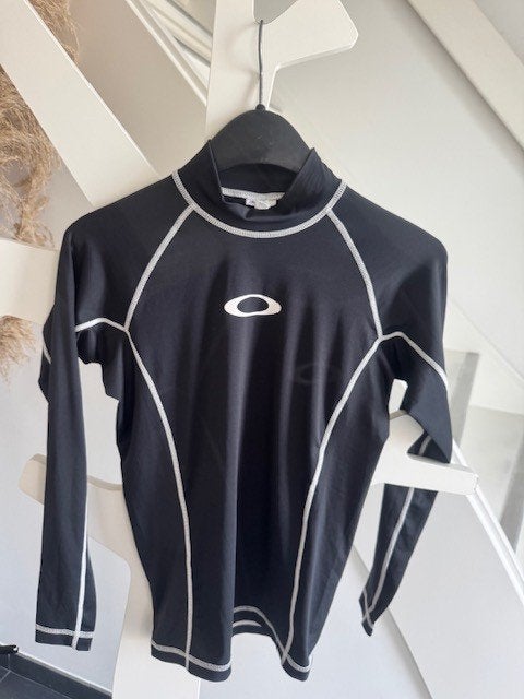 zwart surftruitje SPF50 Oakley Unisex, Kleding | Dames, Badmode en Zwemkleding, Ophalen of Verzenden, Nieuw, Zwart