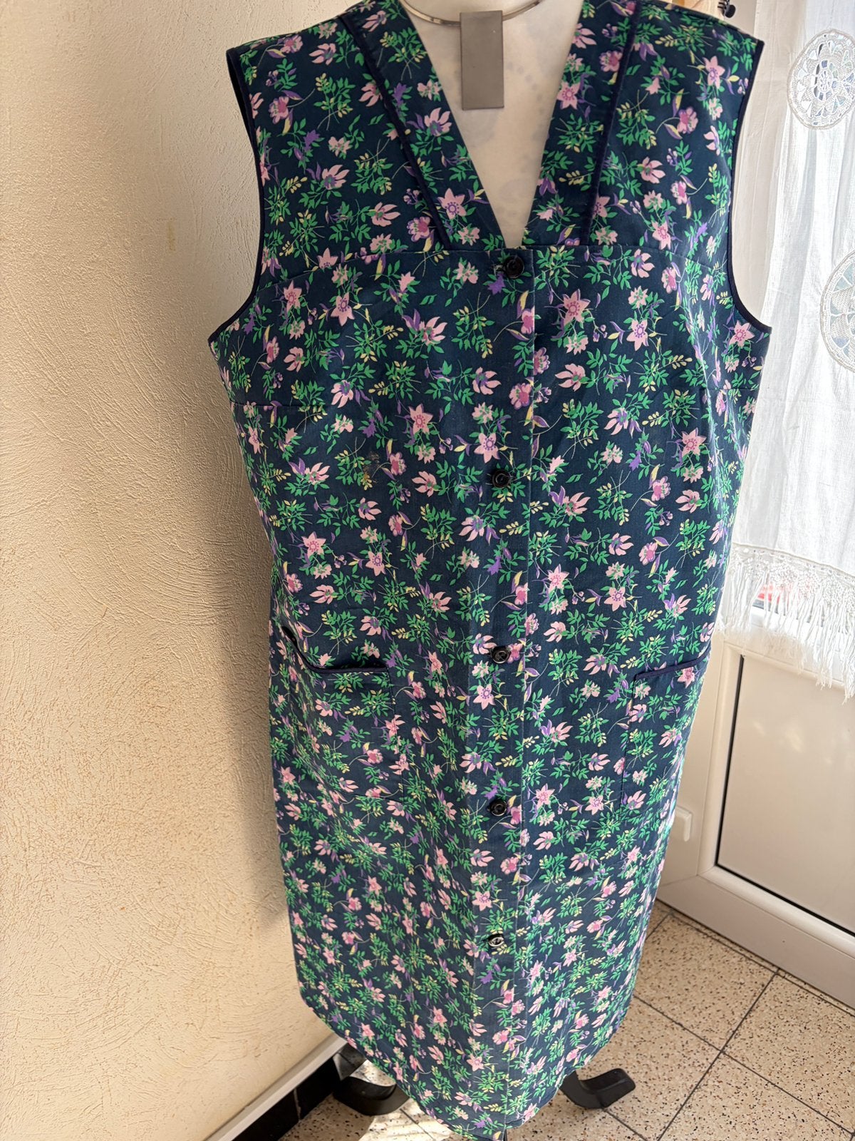Keukenschort Vintage Home Blouse met bloemenpatroon XL 2XL, Kleding | Dames, Jurken, Ophalen of Verzenden, Zo goed als nieuw