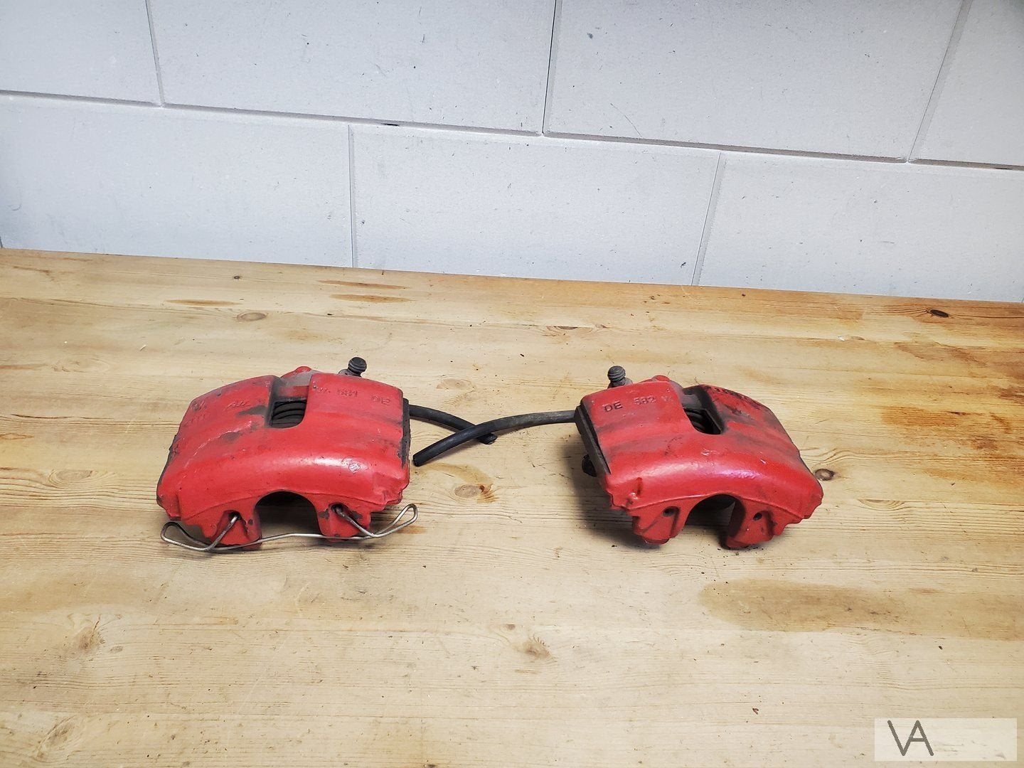 VW Golf 5 GTI 2003 - 2008 rood remklauw voorzijde setje €50, Volkswagen, -, Utilisé, -