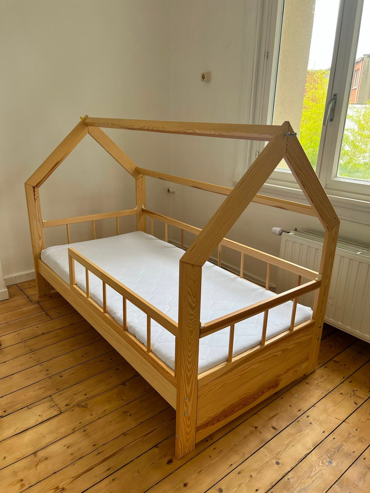 Leuk Huisjesbed - Kinderbed (80x160 cm), 85 tot 100 cm, Zo goed als nieuw, 160 tot 180 cm, Ophalen