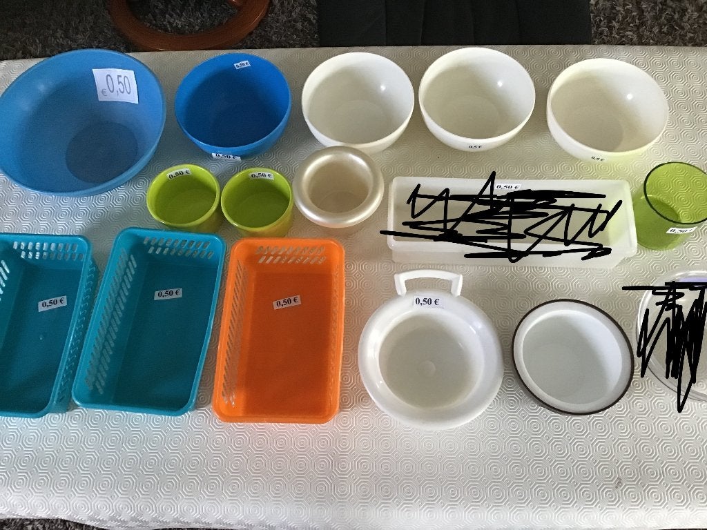 16 bols et/ou plats en plastique à 0,50 eu, Maison & Meubles, Cuisine| Tupperware, Enlèvement ou Envoi, Comme neuf