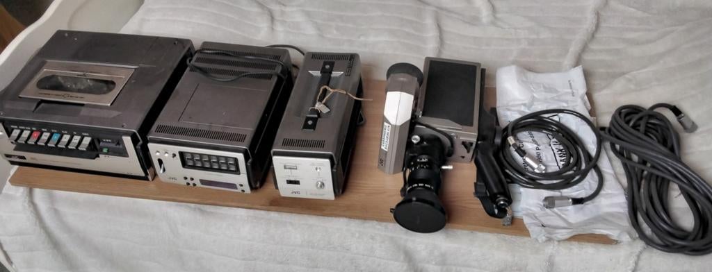 JVC VHS VIDEO RECORDER MET CAMERA, TV, Hi-fi & Vidéo, Caméscopes analogiques, Enlèvement, Caméra