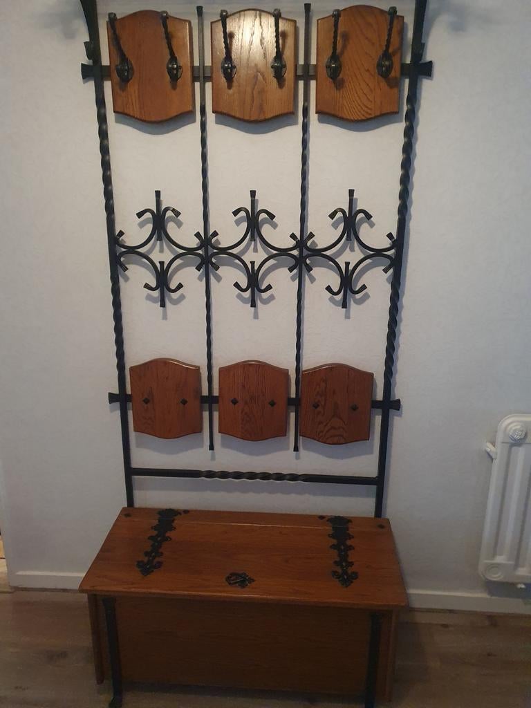 Porte-manteaux, Enlèvement, Bois