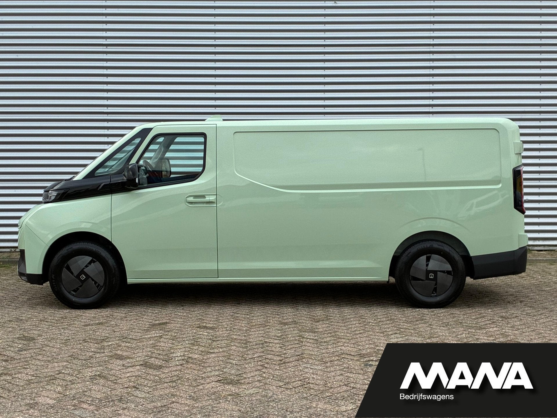 Farizon SV L2H1 83 kWh NU UIT VOORRAAD LEVERBAAR! L2H1 83 kW, Autos, Autres marques, Achat, Entreprise, Noir