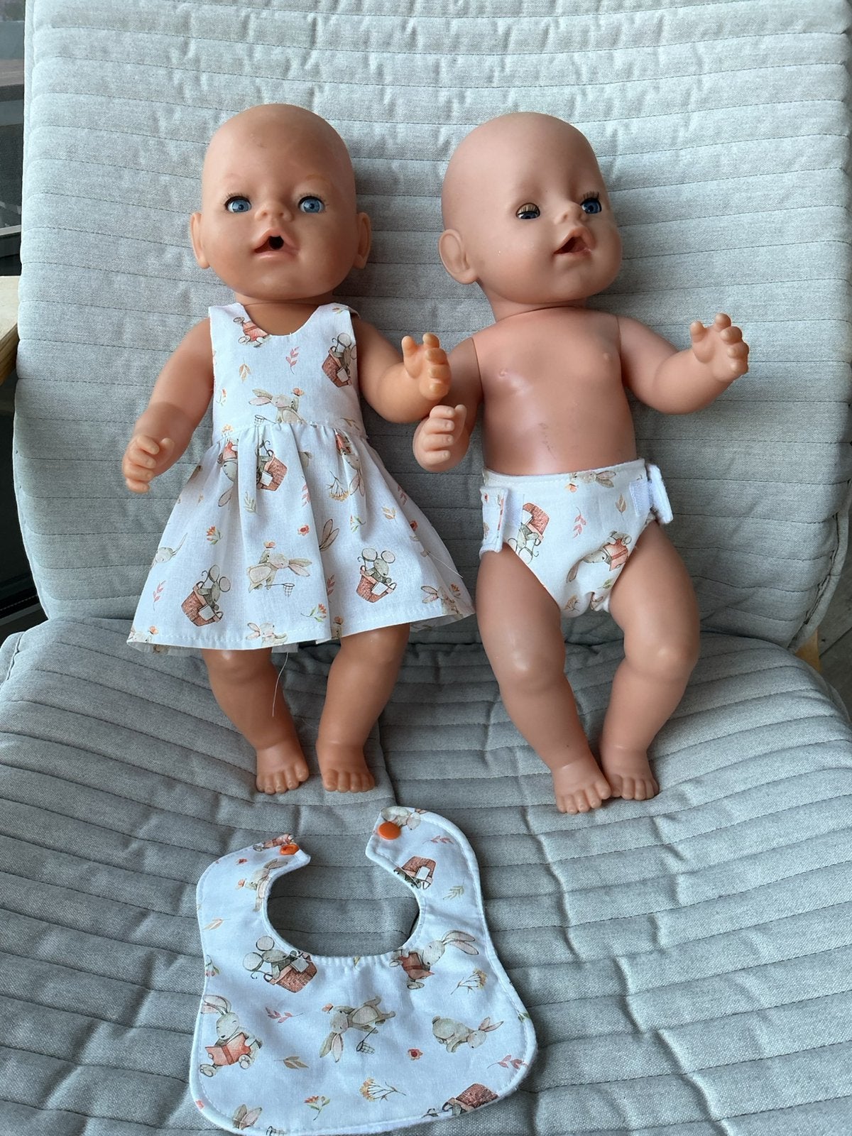 177. Babyborn: Nieuw 3 delig setje: zomerjurk,pamper & slab, Ophalen of Verzenden, Nieuw, Babypop