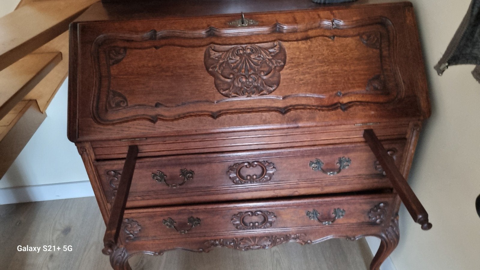 Oude lessenaar secretaire, Ophalen