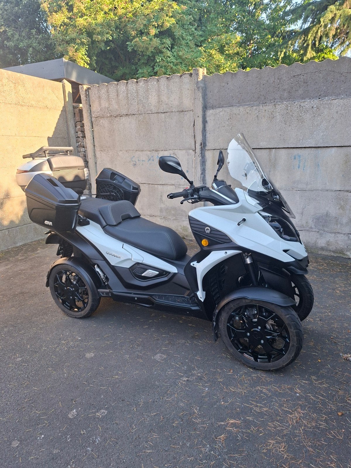 Te koop 1700€ jaar 2019 met een daling van 10.200 km, Motoren, Quads en Trikes, Ophalen
