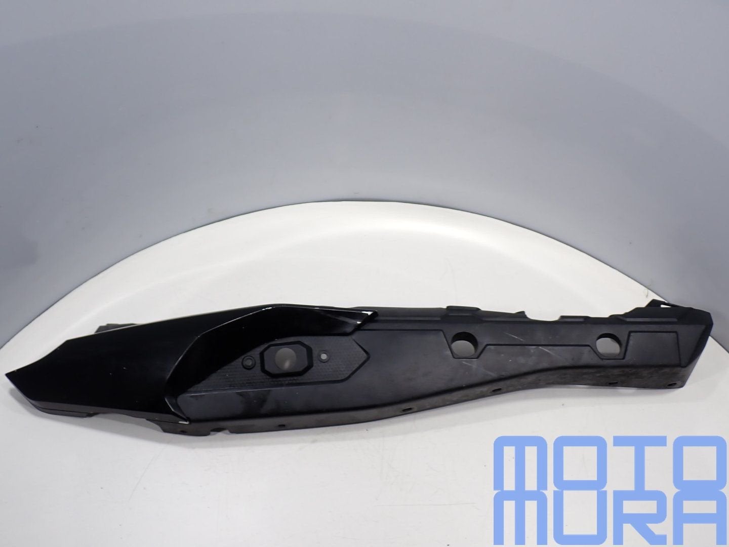 Panneau latéral arrière gauche pour la Yamaha MT 09 Tracer 2, Motos, -, Utilisé, -, -
