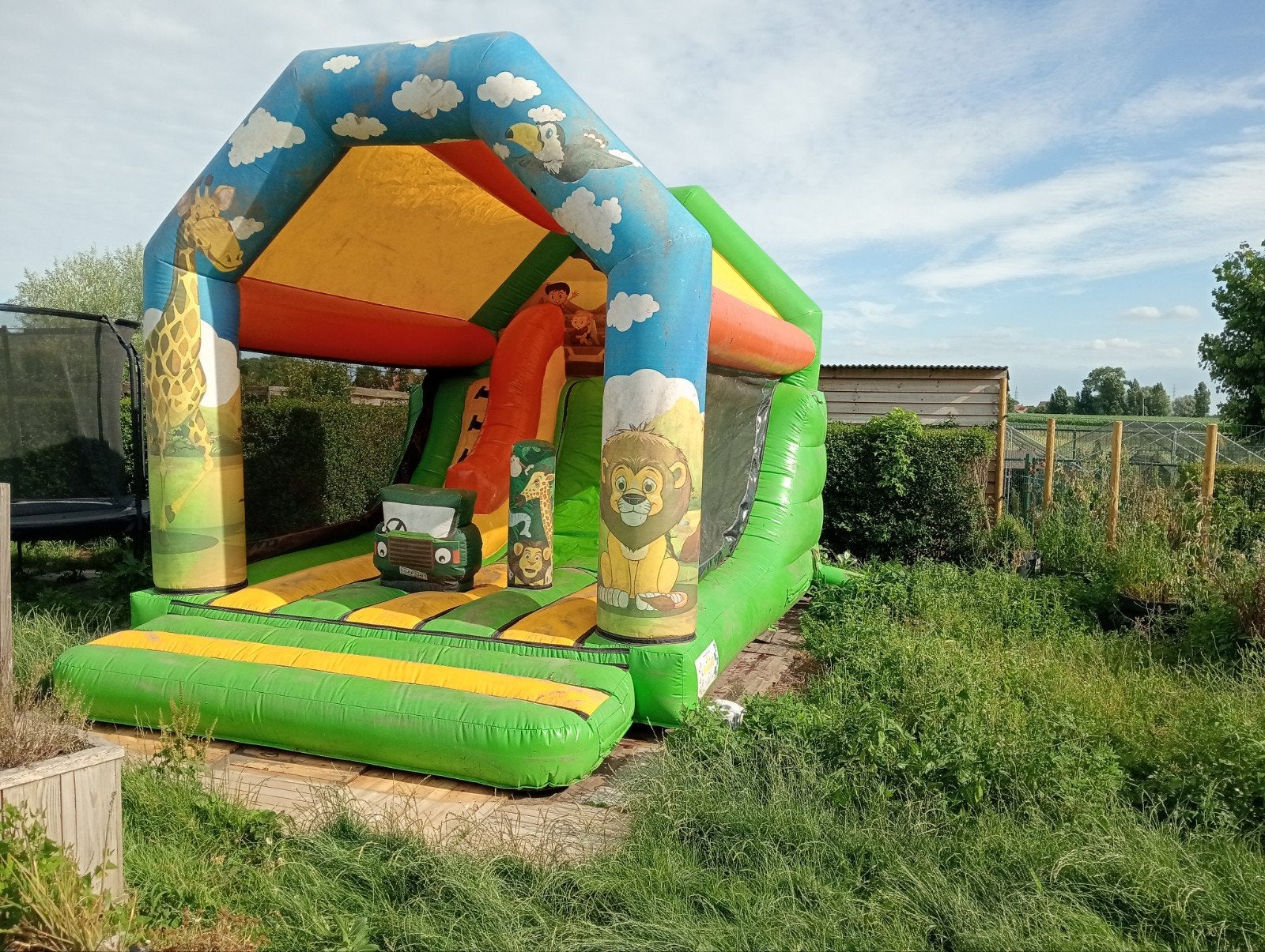 Springkasteel jungle, Hobby en Vrije tijd, Feestartikelen | Verhuur, Ophalen, Gebruikt