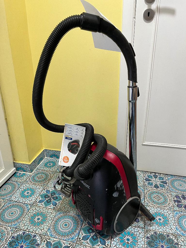 aspirateur 1800w hepa, Electroménager, Enlèvement, Utilisé, 1600 à 2000 watts, Aspirateur