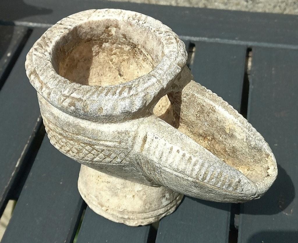Art islamique. Lampe à huile médiévale en marbre