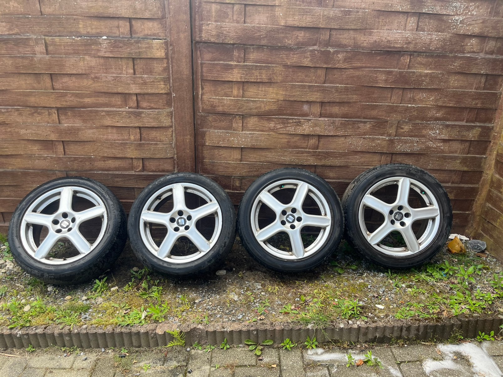 Seat velgen, Ophalen, Band(en)