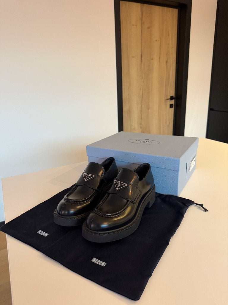 Chaussures Prada (mocassins), Vêtements | Femmes, Prada, Comme neuf, Enlèvement, Sabots