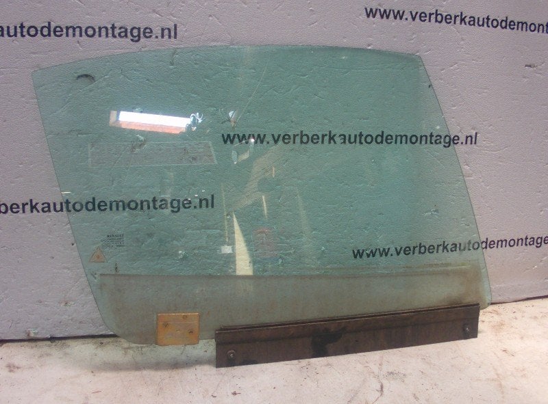 FENETRE OU VITRE DE PORTE DROIT Renault Megane (EA), Renault, Utilisé, Peter-Huppertz-Straße 5
51063  Köln, DE, Dialog.deutschland@renault.de