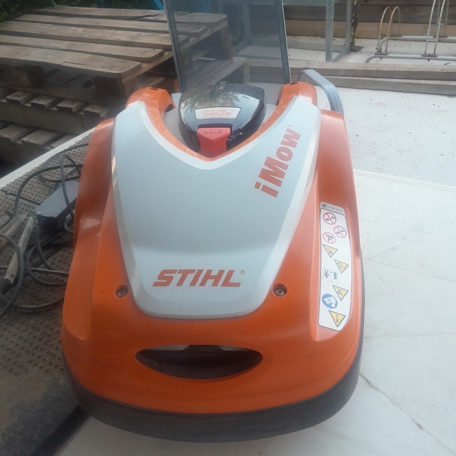 robot tondeuse stihl, 20 à 25 cm, Avec capteur de pluie, Enlèvement, STIHL
