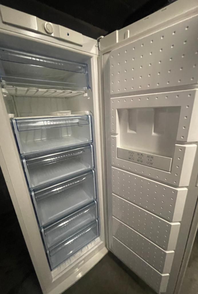 Grote hoge Diepvries BOSCH, Elektronische apparatuur, Vriezers en Diepvrieskisten, Ophalen, Gebruikt, 160 cm of meer