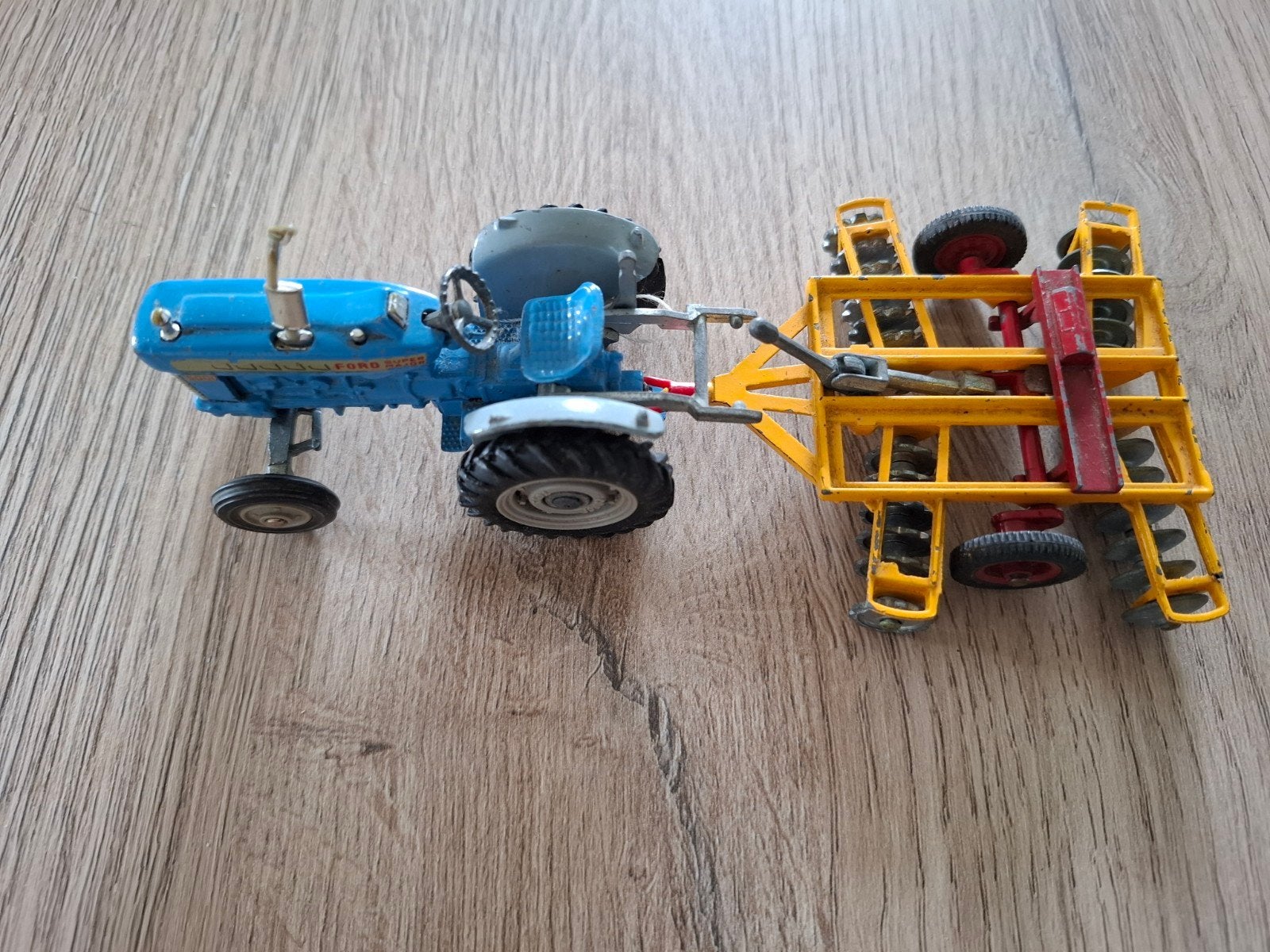 Tracteur ford super major 500c avec herse, Enlèvement ou Envoi