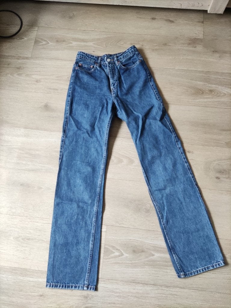 jeans Weekday W25/L32 in nieuwstaat, Kleding | Dames, Blauw, Weekday, Ophalen of Verzenden, Zo goed als nieuw