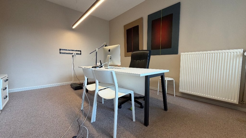 Witte houten bureautafel met zwarte poten, Ophalen, Gebruikt, Hout, IKEA