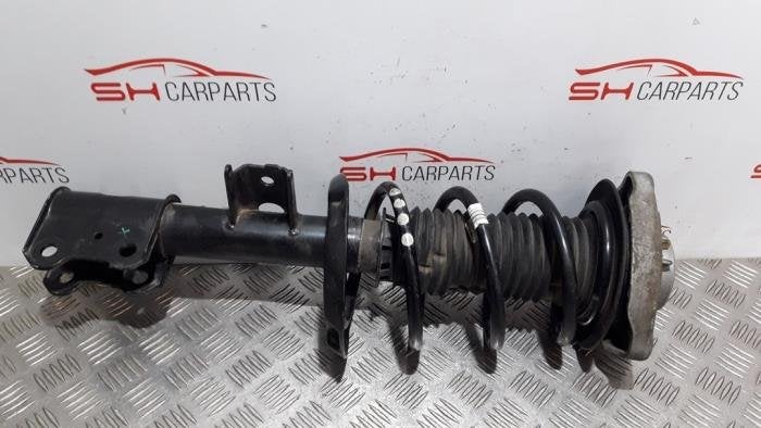 Barre amortisseur avant gauche d'un Mercedes CLA, 3 mois de garantie, Utilisé, -, -