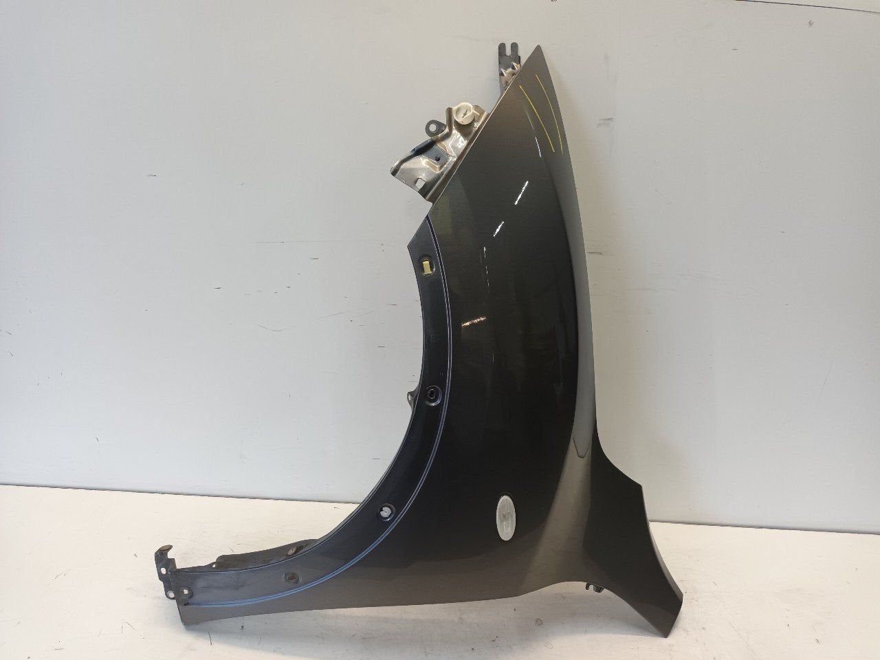 Spatbord links voor Nissan Juke, Onderdelen@venauto.nl, Van der Ven Autorecycling B.V., Gebruikt, Ettenseweg 76, 4706 PB Roosendaal, The Netherlands