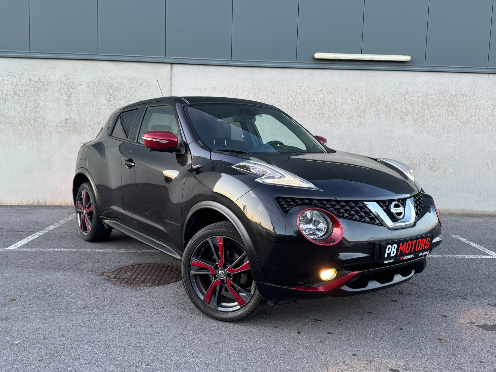 nissan juke - 2015 - AUTOMAAT - 103.000 km - PANO - benzine, Auto's, Automaat, Euro 6, 1600 cc, Zwart
