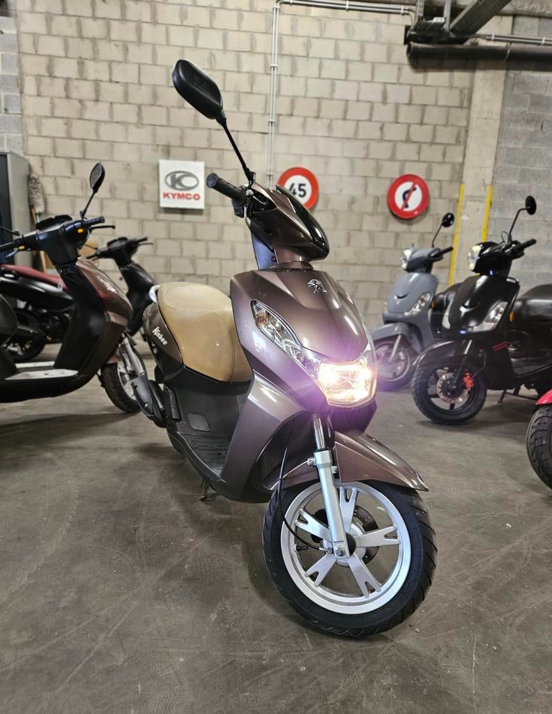 Peugeot Kisbee brun chocolat 50cc Classe A 2020 6 109 km, Autres modèles, Enlèvement ou Envoi, Utilisé, Classe A (25 km/h)