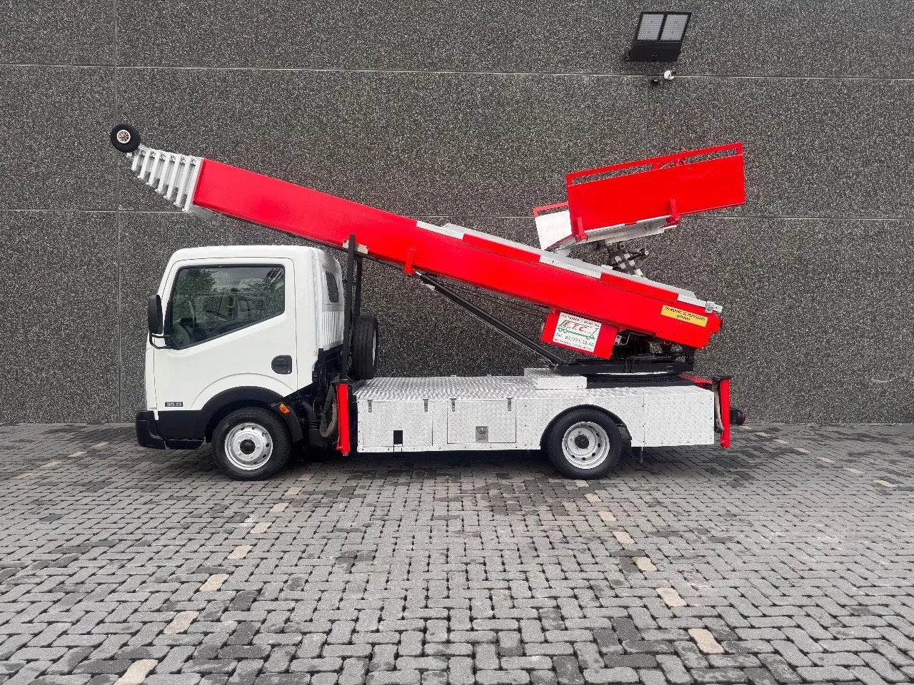 Nissan Cabstar KLAAS HV 33/5M GOOD CONDITION !, Autos, Achat, Entreprise, Autres carburants, 131 ch
