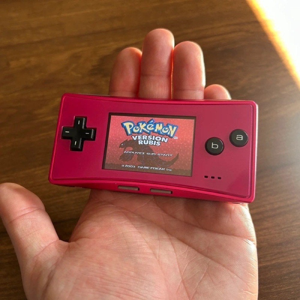 game boy micro + pokemon rubis, Games en Spelcomputers, Spelcomputers | Nintendo Game Boy, Ophalen, Gebruikt, Game Boy Micro, Met games