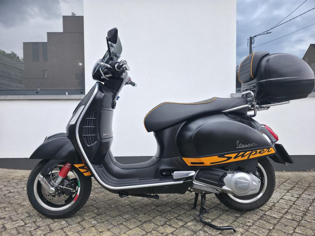 Vespa GTS - 125 SuperSport - Black Edition, Occasion, Super Sport, Particulier, 11 kW of minder