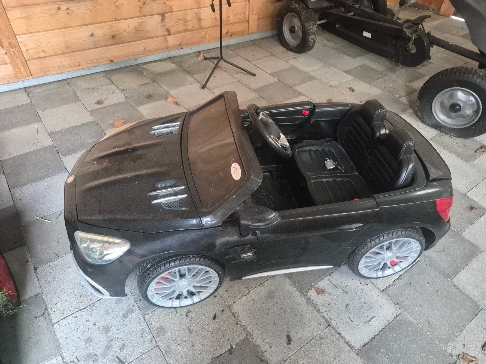 Voiture électrique pour enfants 12V - noire - bon état, Enfants & Bébés, Jouets | Extérieur | Véhicules à batterie, Enlèvement
