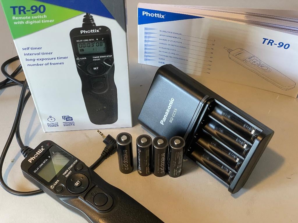 telecommande+chargeur piles, TV, Hi-fi & Vidéo, Télécommandes, Enlèvement ou Envoi, Comme neuf, Originale