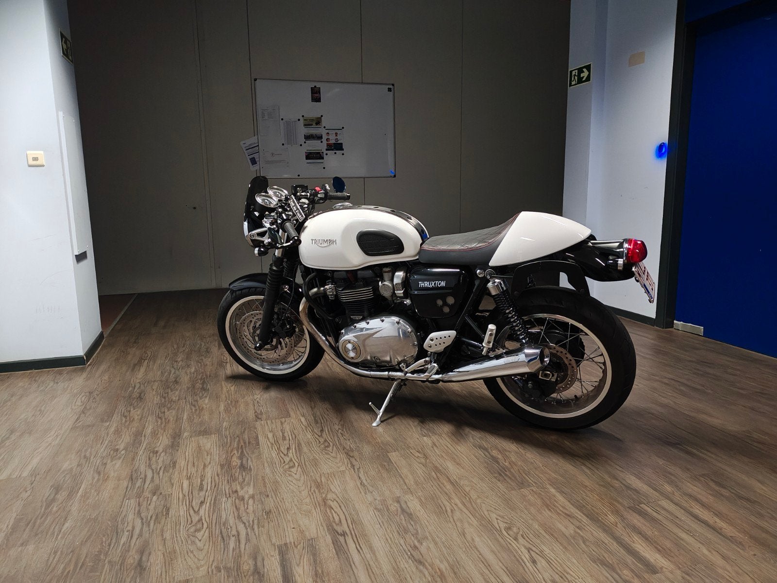 Triumph Thruxton 1200, 2 cilinders, ABS, Motorrijbewijs A, Gebruikt