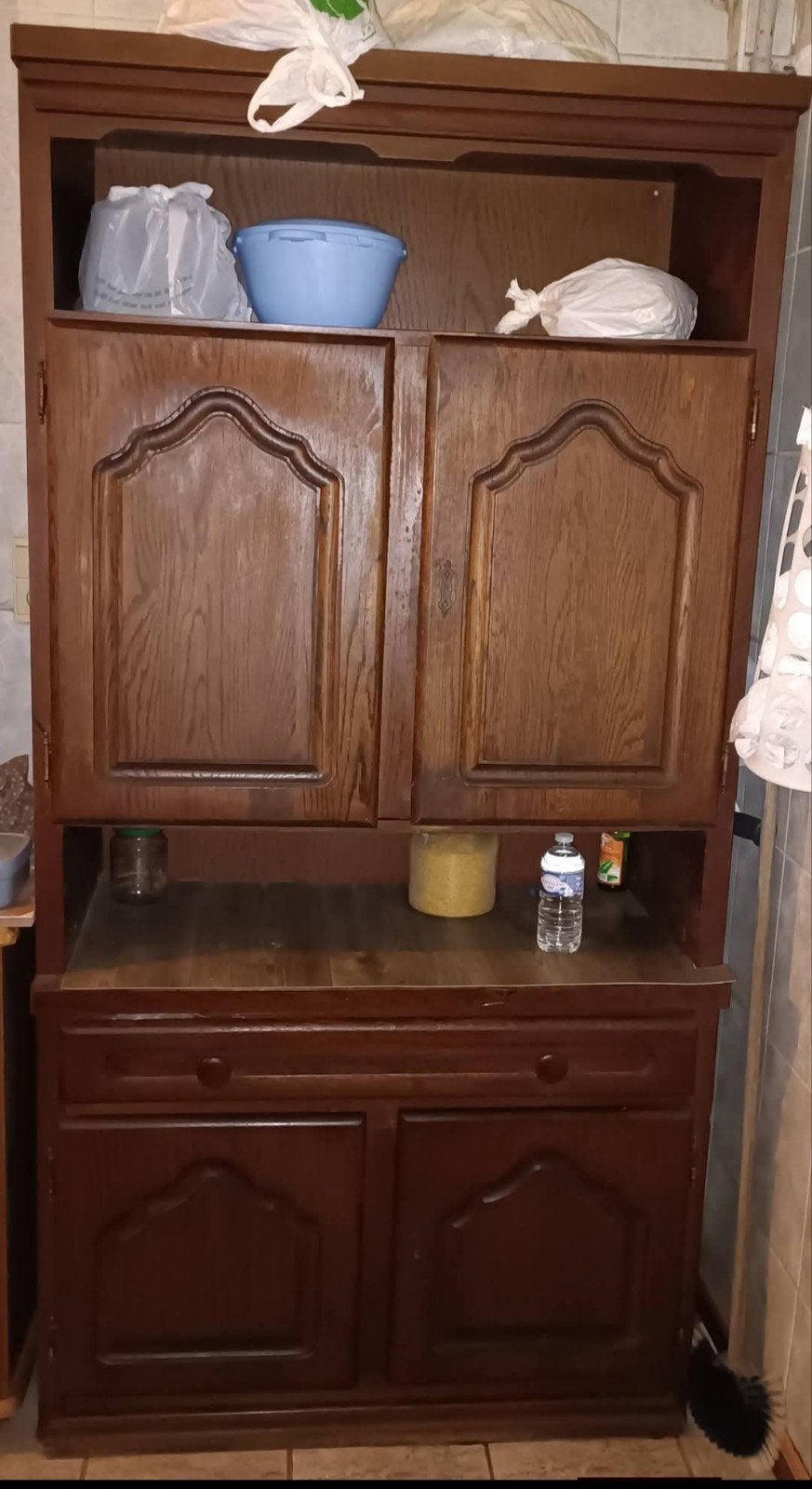 Armoire en bois, Ophalen