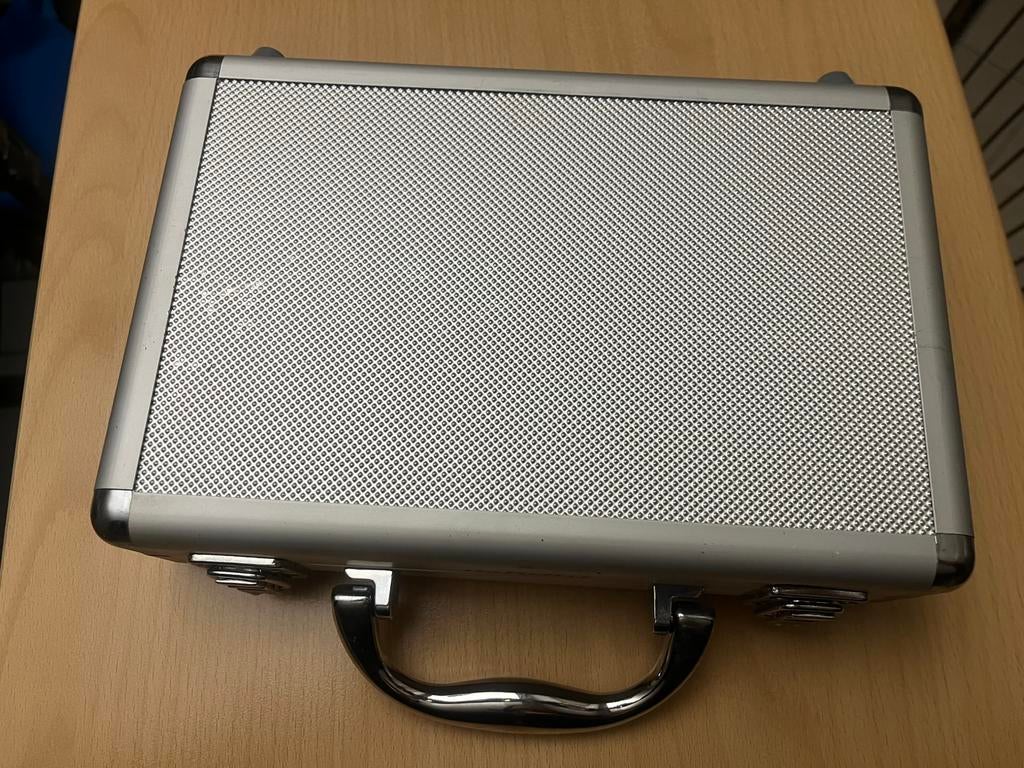 Mallette Babyllis Paris en aluminium, Moins de 35 cm, Enlèvement, Utilisé, Moins de 50 cm
