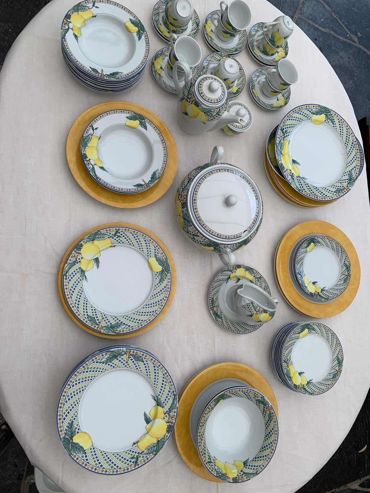 Service en porcelaine - 67 pieces - comme neuf, Enlèvement