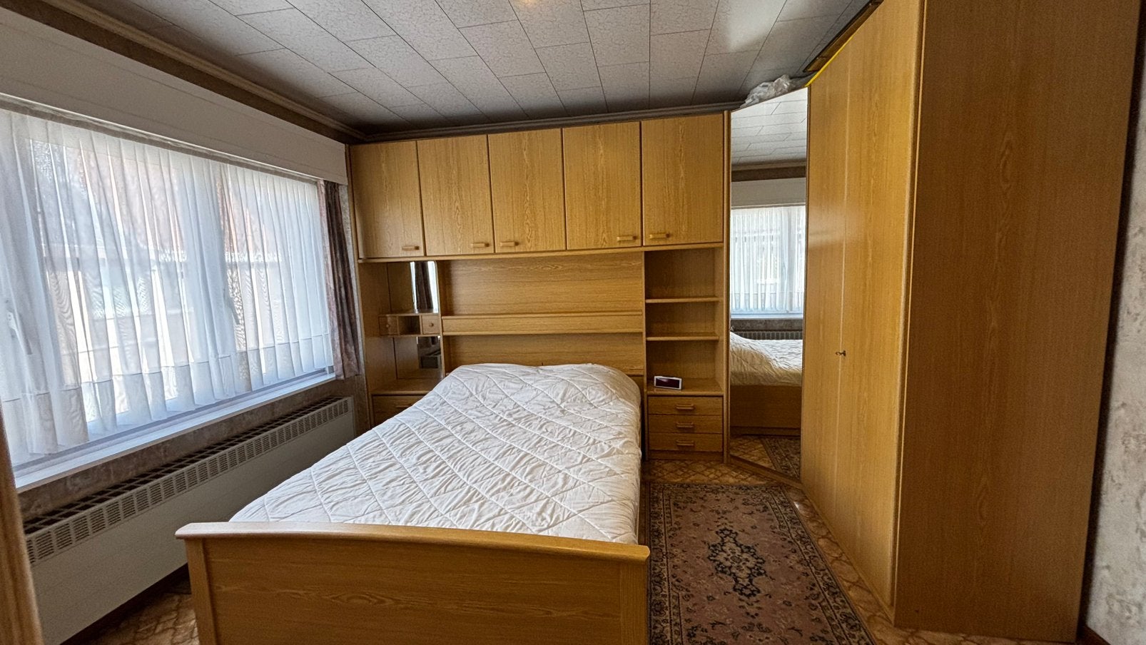 Slaapkamer in hoekopstelling en aparte 3 deurs kast, Huis en Inrichting, Ophalen, Gebruikt