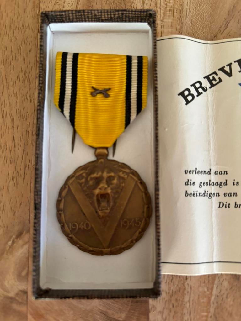 Medaille leger, Ophalen