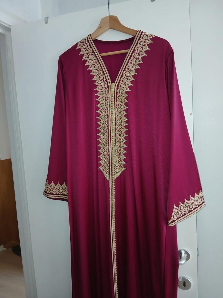 Caftan / Robe marocaine bordeau, Vêtements | Femmes, Vêtements de mariage & Accessoires de mariage, Enlèvement, Comme neuf, Rouge