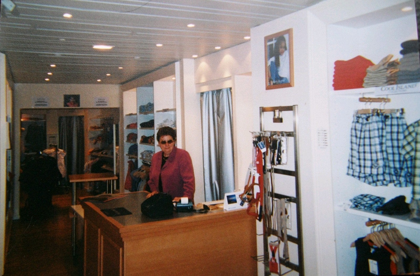 AMEUBLEMENT DE MAGASIN, Enlèvement, Aménagement