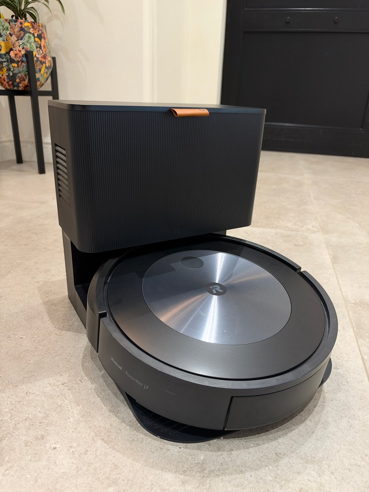 iRobot Roomba j7+ Robotstofzuiger Automatisch Leegstation, Elektronische apparatuur, Stofzak, IRobot, Ophalen of Verzenden, Zo goed als nieuw
