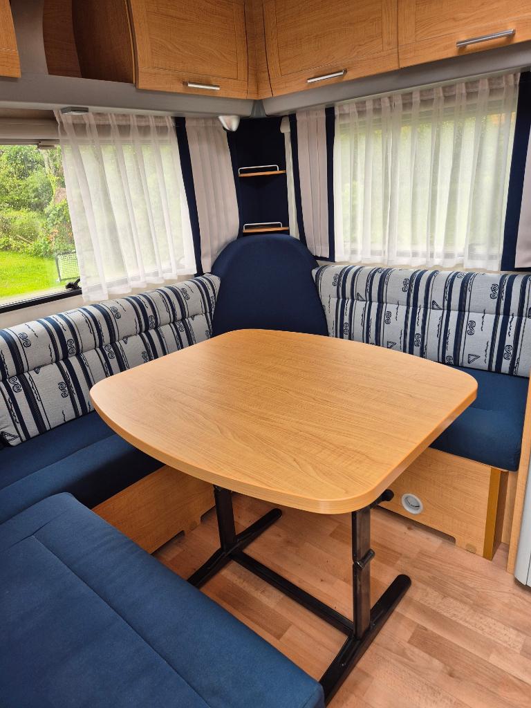 Zeer complete caravan Knaus Azur, Caravans en Kamperen, Rondzit, Kachel, Particulier, 2 aparte bedden